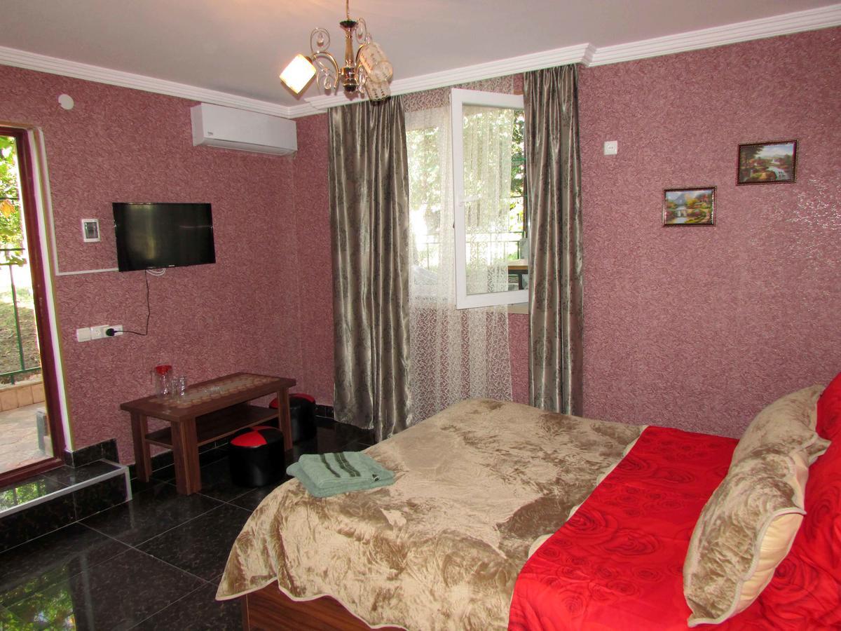 Hotel Gold Tbilisi Esterno foto